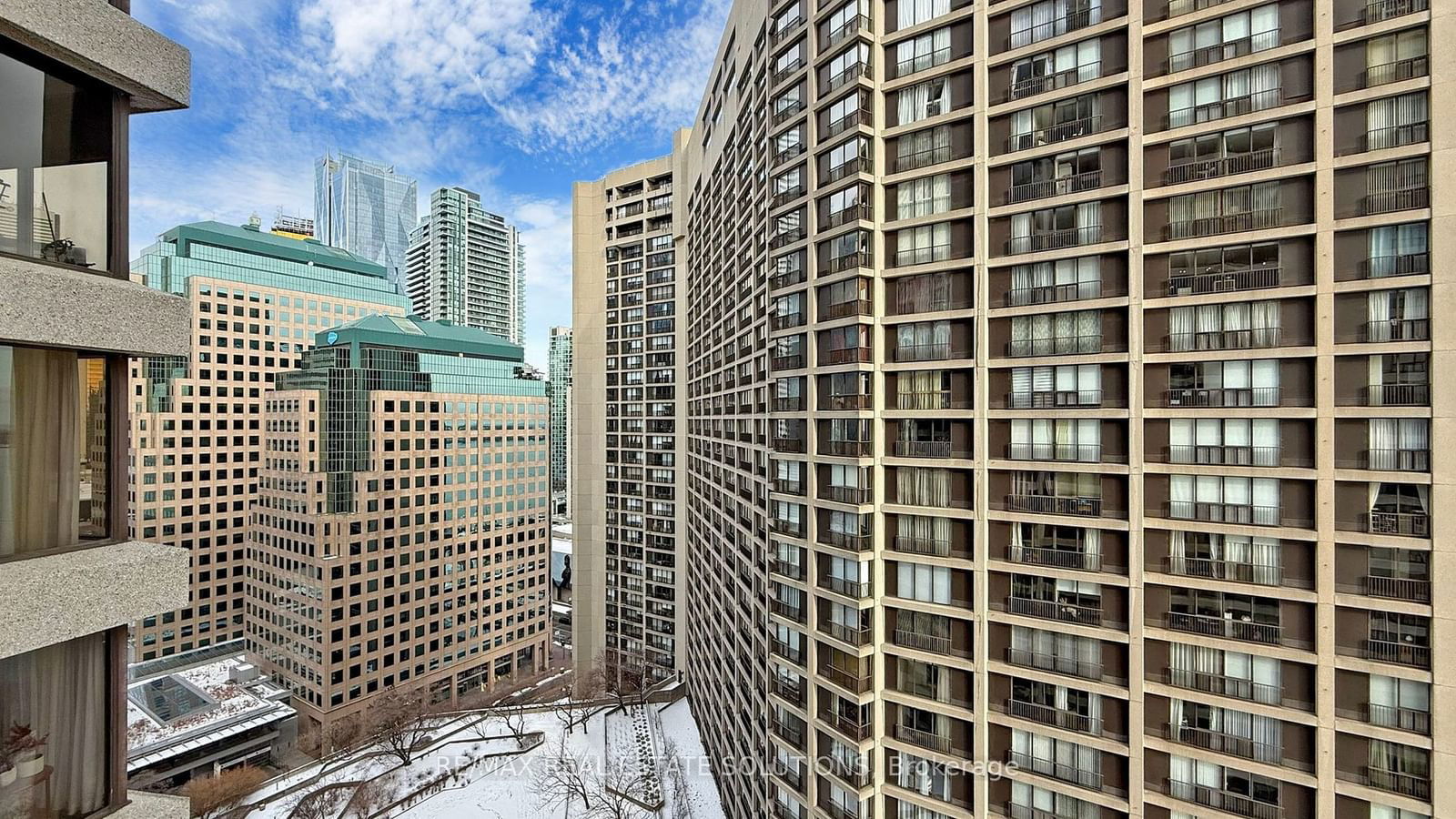 65 Harbour Sq, unit 2205 for rent