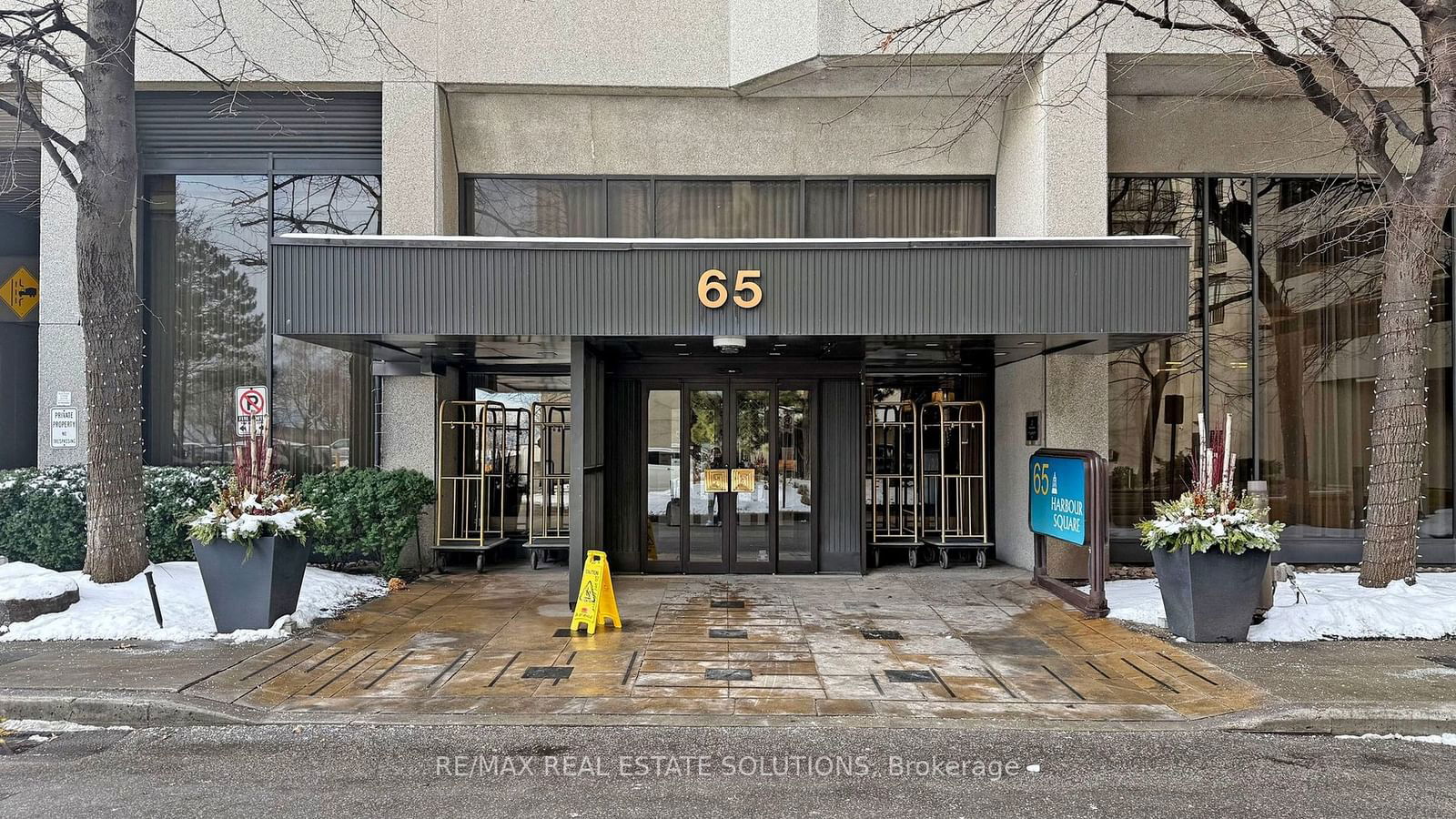 65 Harbour Sq, unit 2205 for rent