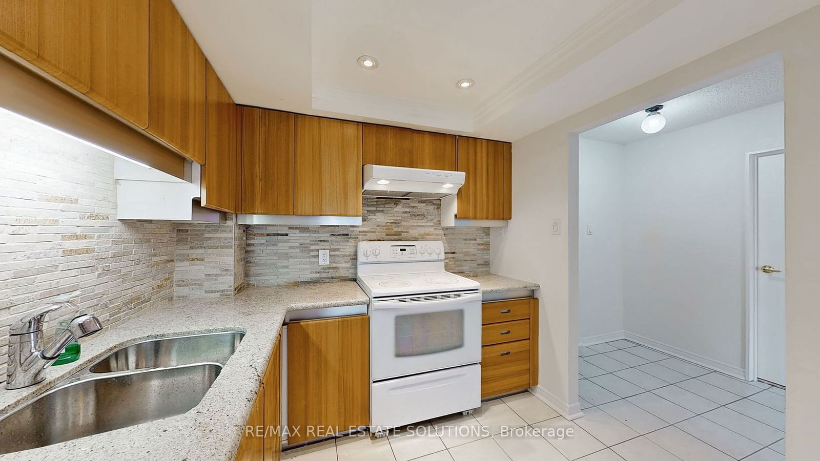 65 Harbour Sq, unit 2205 for rent