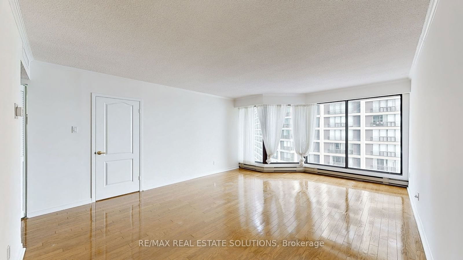 65 Harbour Sq, unit 2205 for rent