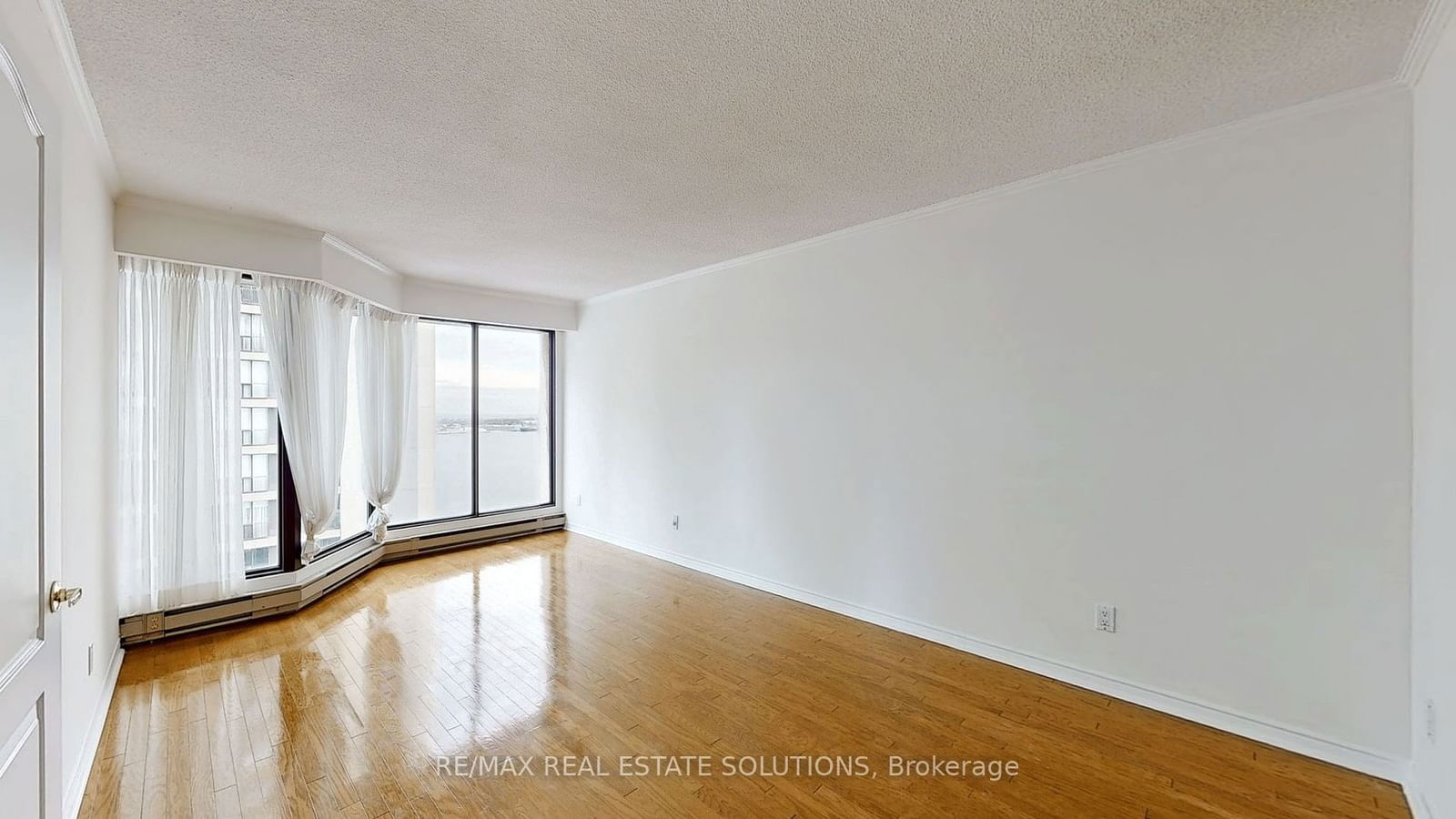 65 Harbour Sq, unit 2205 for rent