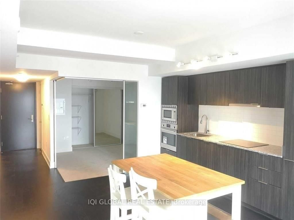 955 Bay St, unit #2215 for rent