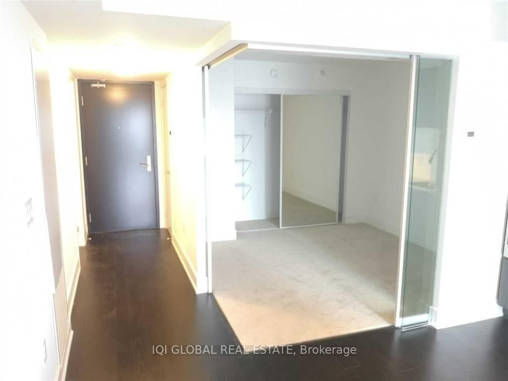 955 Bay St, unit #2215 for rent