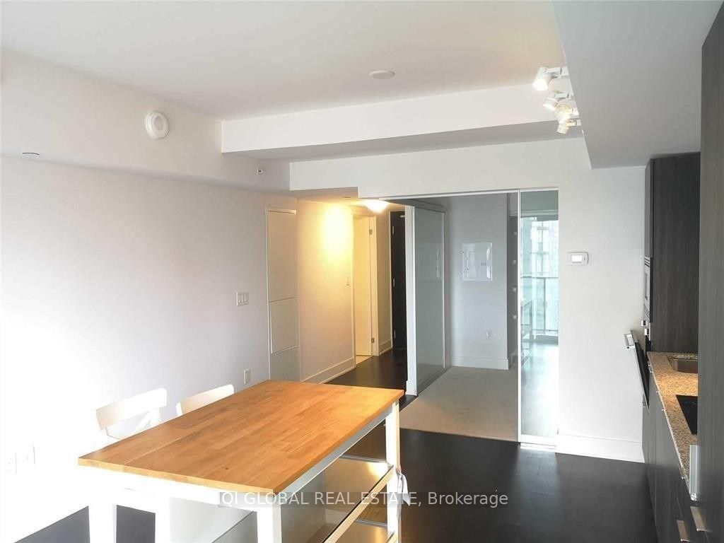 955 Bay St, unit #2215 for rent