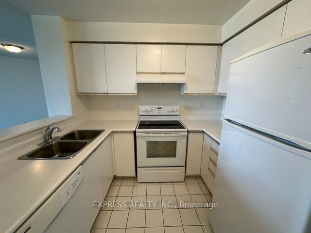 942 Yonge St, unit 914 for rent