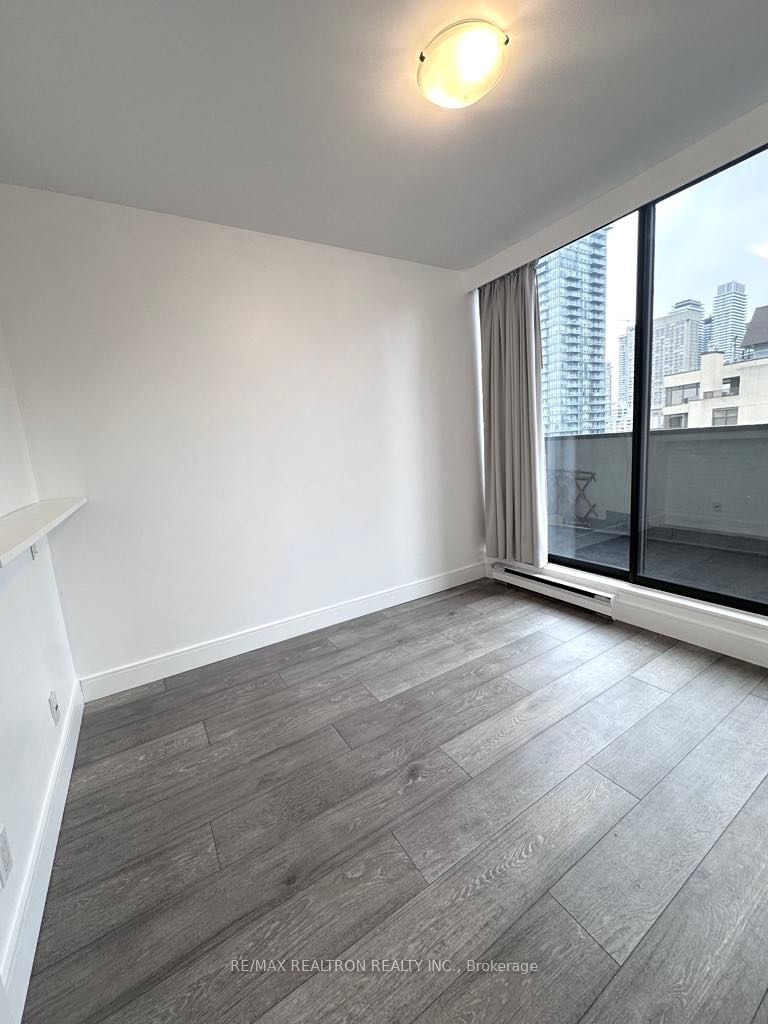 914 Yonge St, unit 1106 for rent