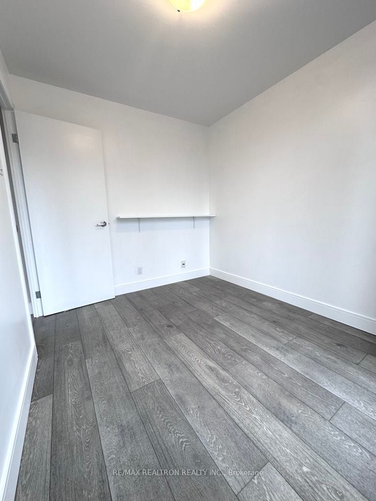 914 Yonge St, unit 1106 for rent