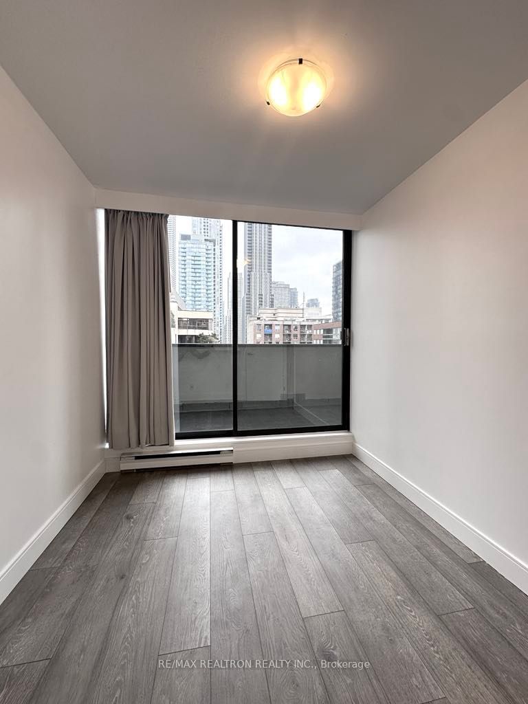 914 Yonge St, unit 1106 for rent