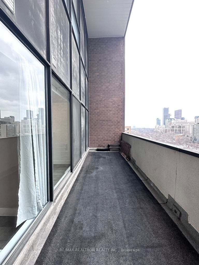 914 Yonge St, unit 1106 for rent