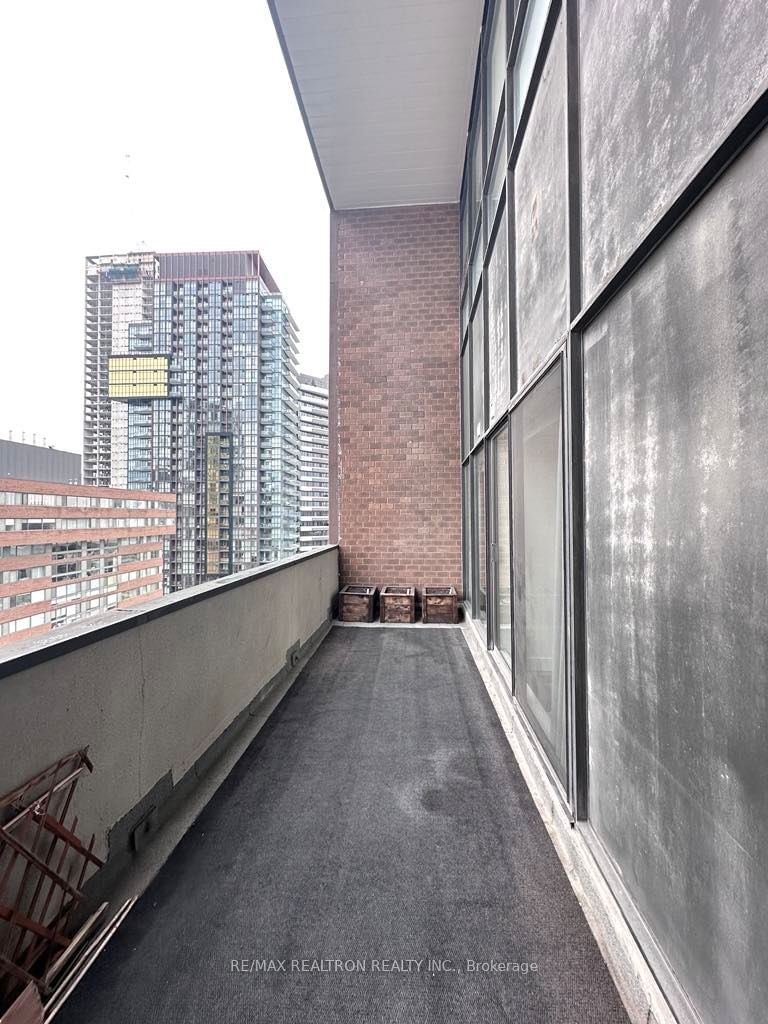 914 Yonge St, unit 1106 for rent