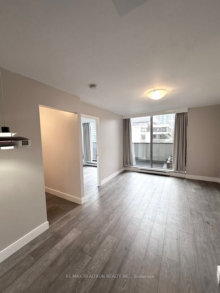 914 Yonge St, unit 1106 for rent