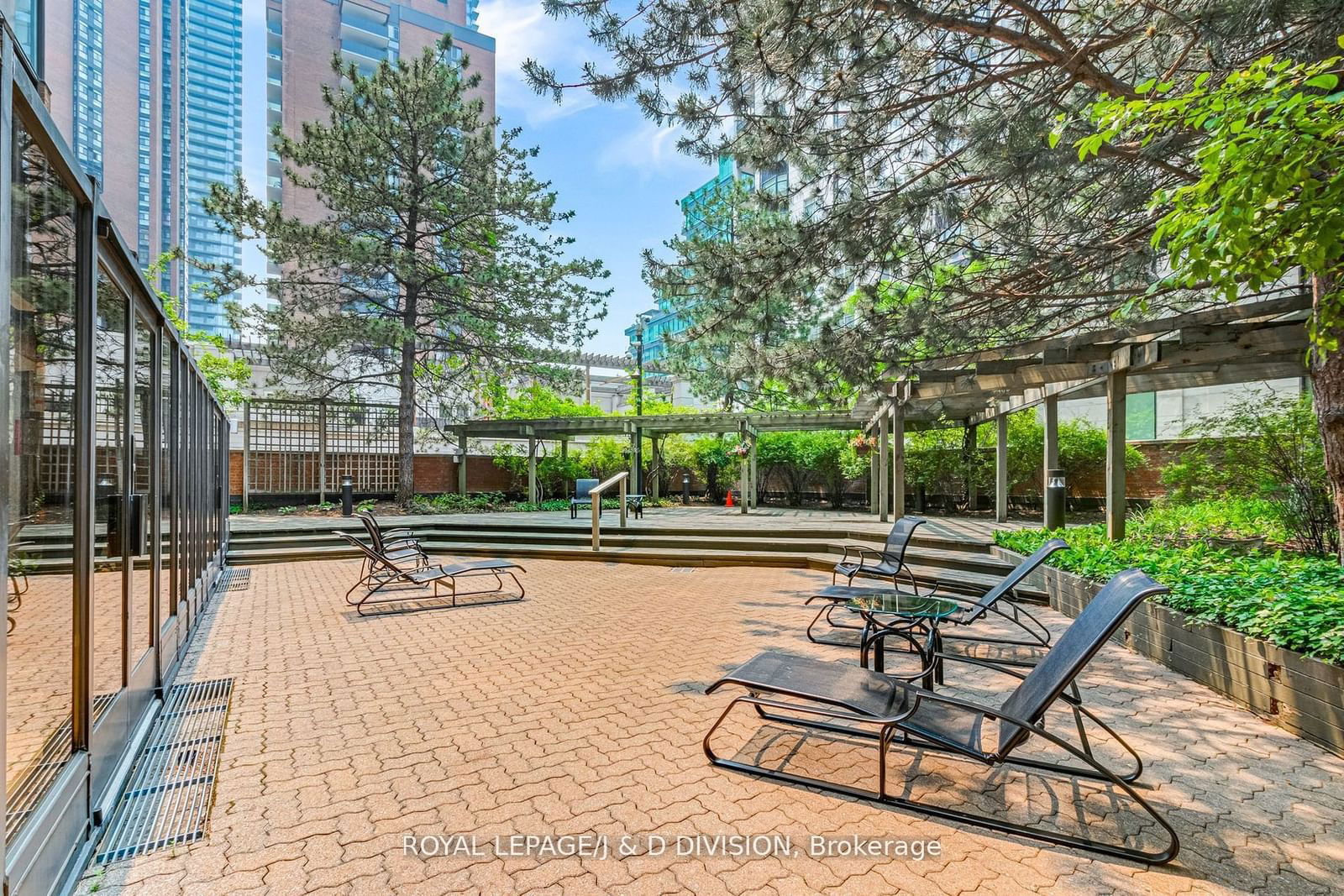 1166 Bay St, unit 404 for sale