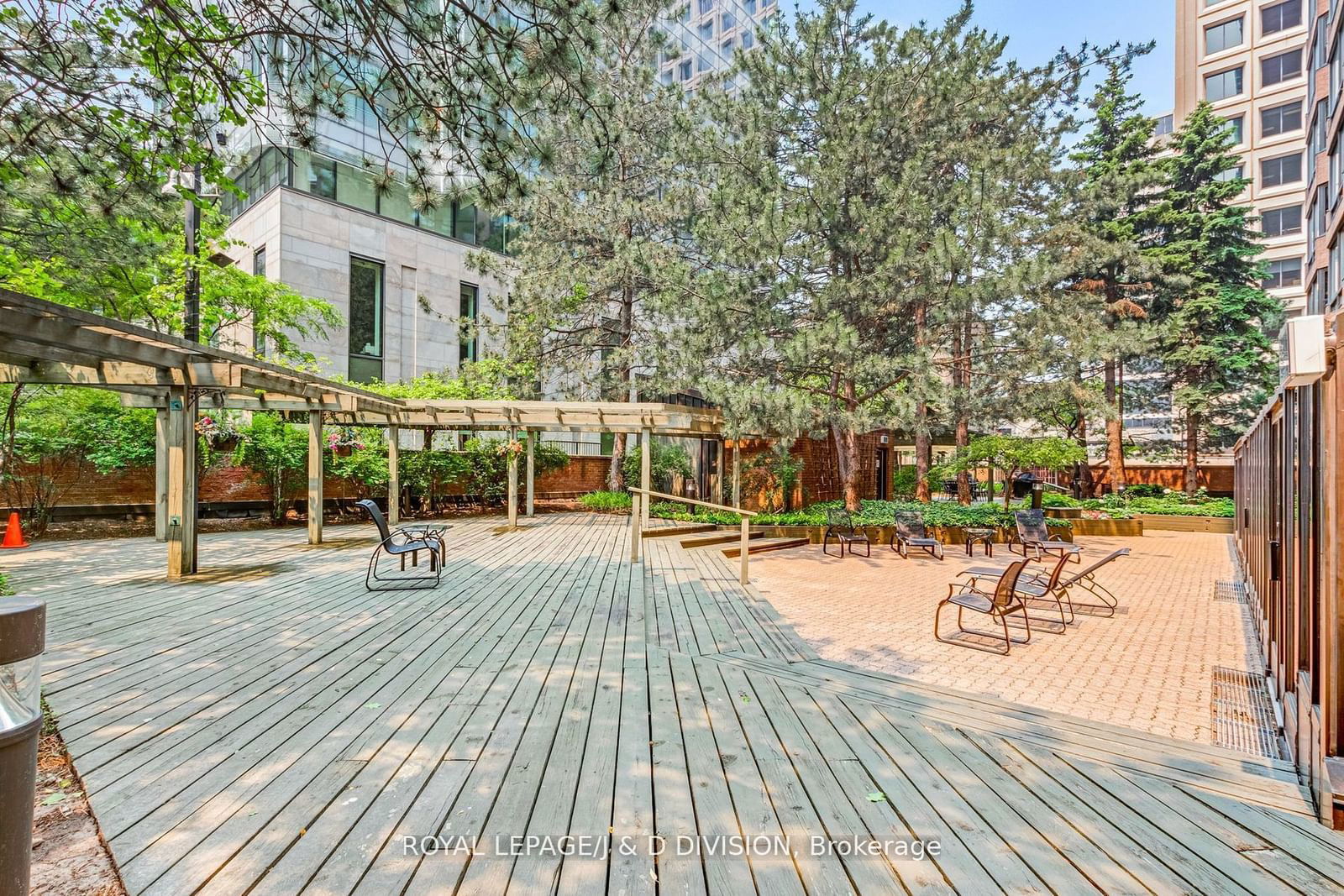 1166 Bay St, unit 404 for sale