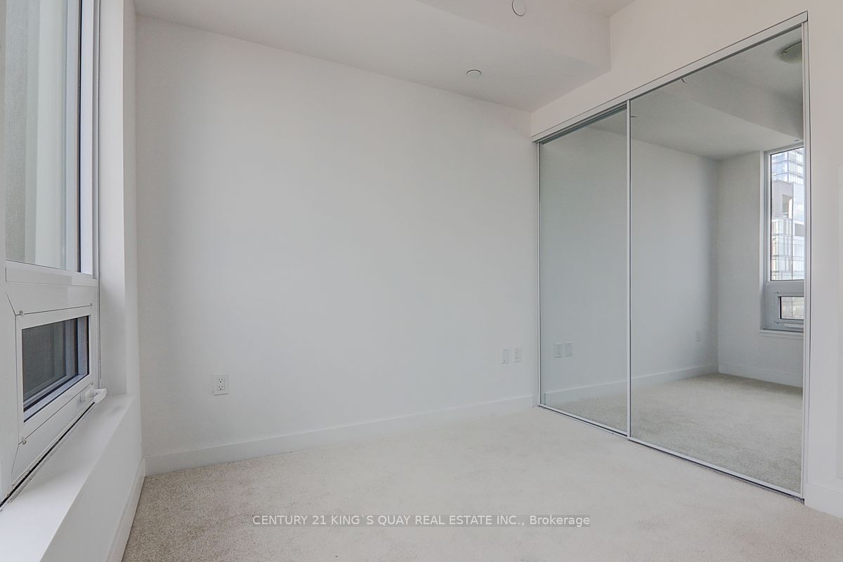 238 Simcoe St, unit 1909 for rent