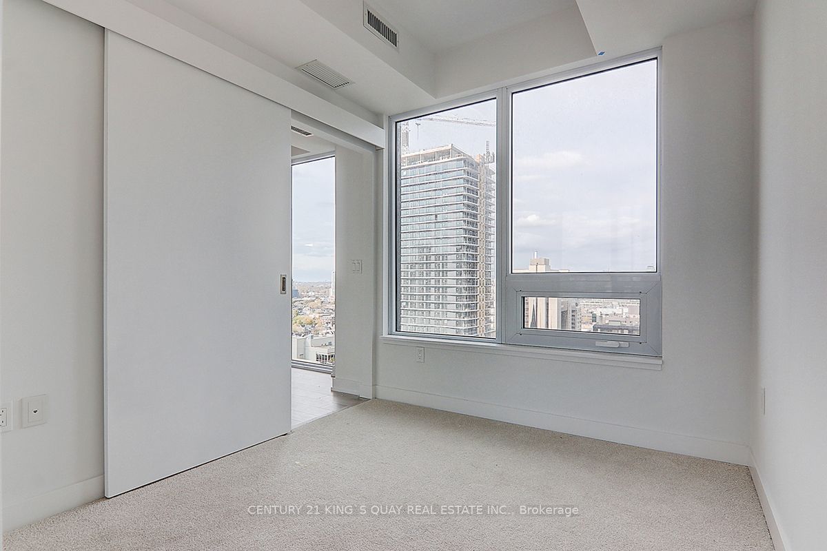 238 Simcoe St, unit 1909 for rent