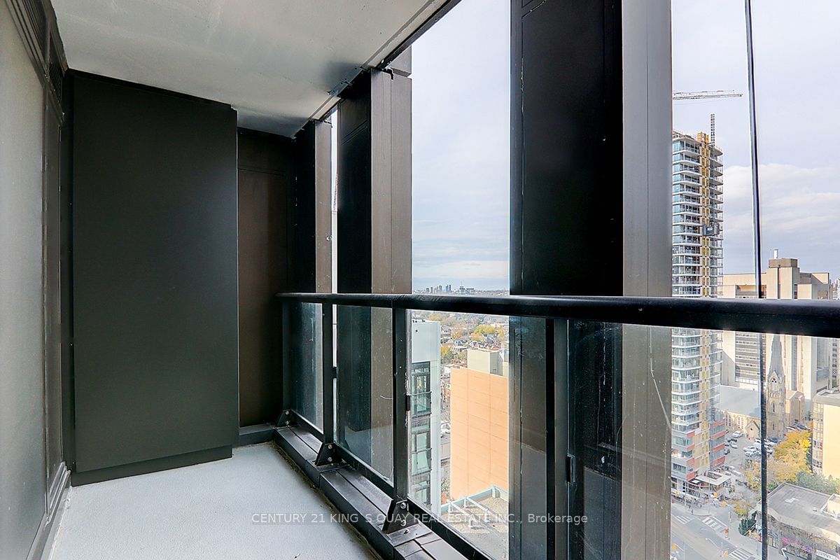 238 Simcoe St, unit 1909 for rent