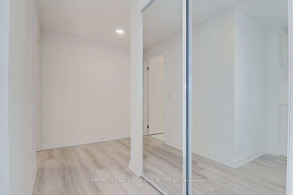 238 Simcoe St, unit 1909 for rent