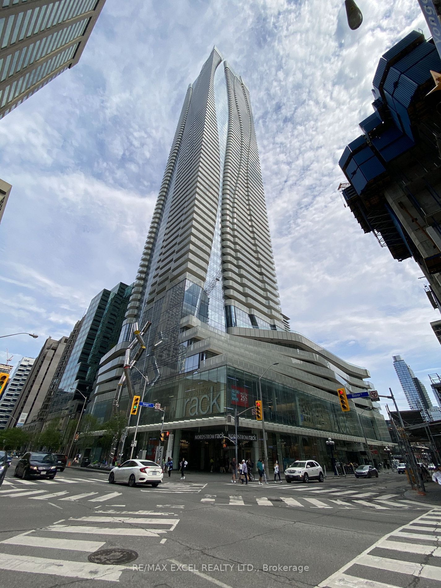 1 Bloor St E, unit 2512 for rent