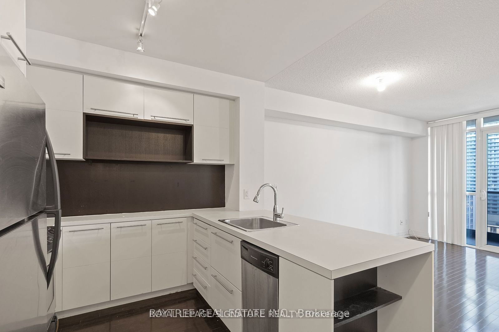 25 Carlton St, unit 2308 for rent