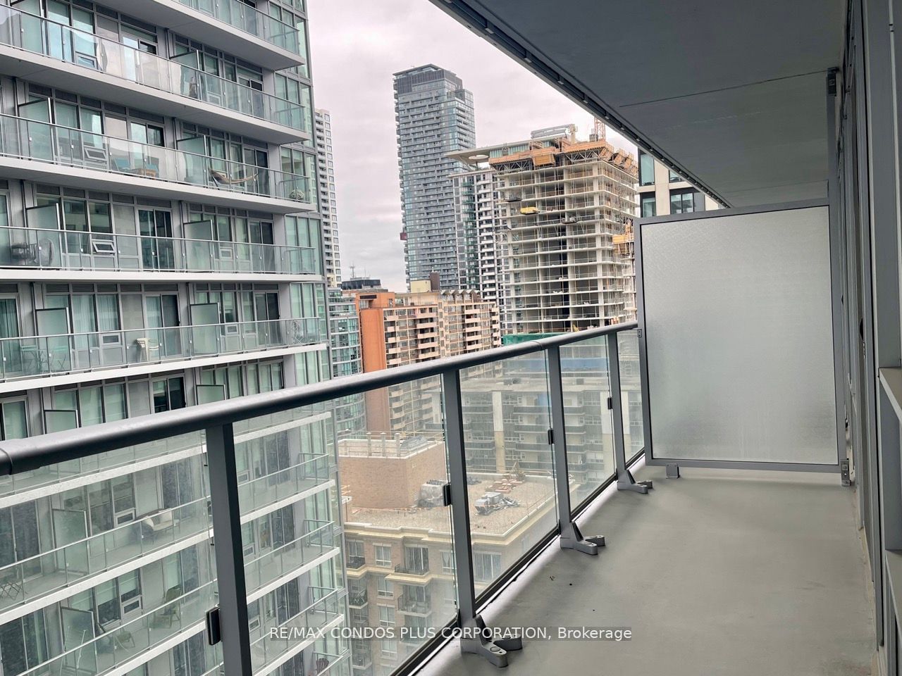 99 Broadway Ave, unit 1507 for rent