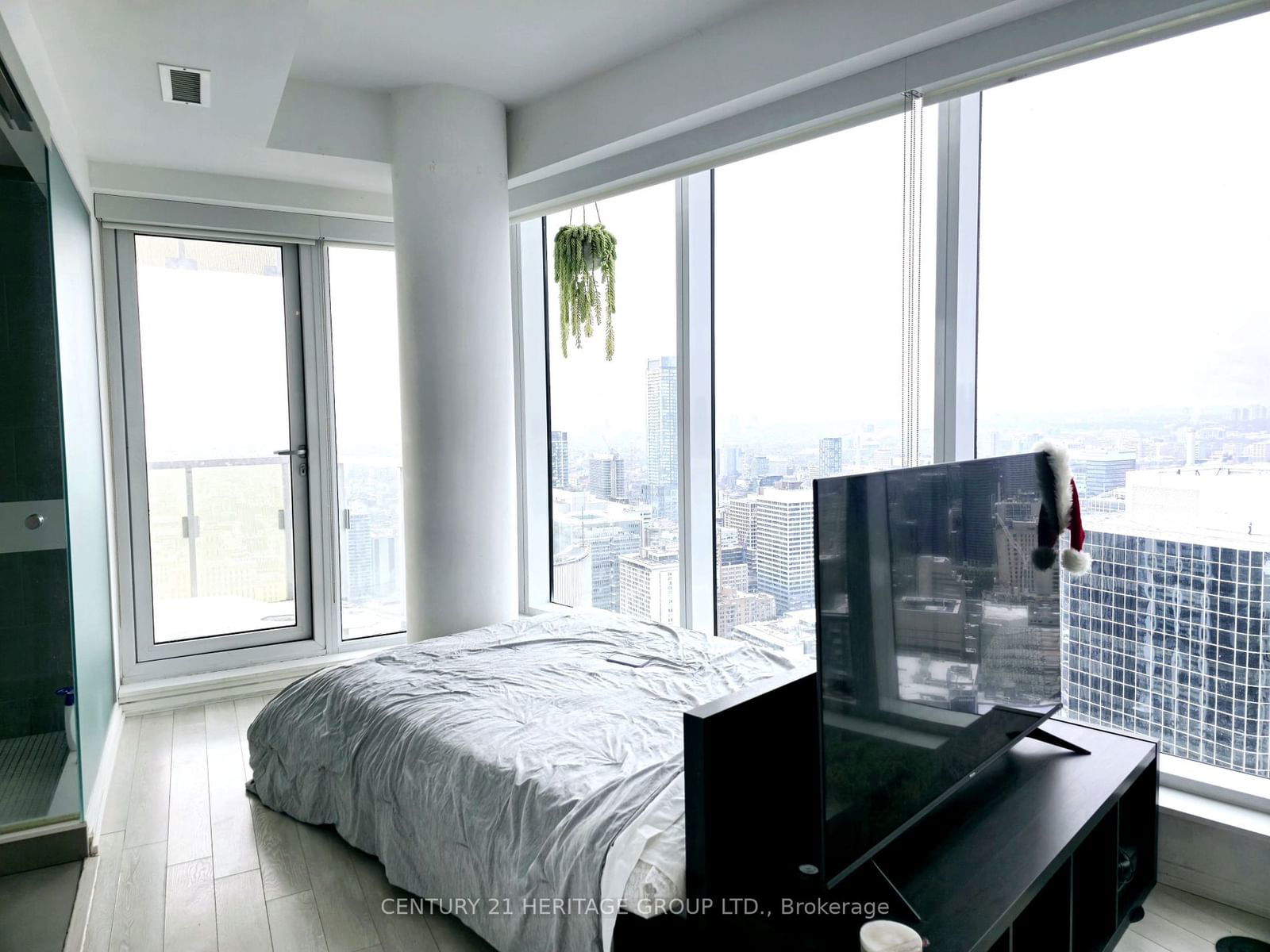 197 Yonge St, unit 5012 for rent