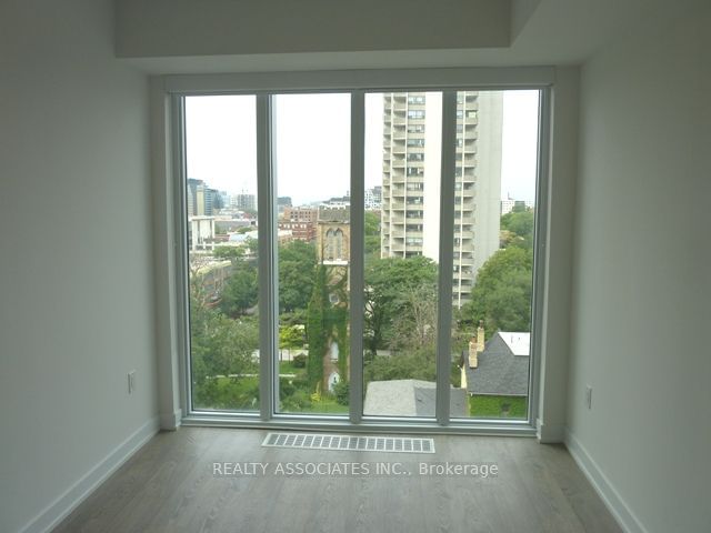 50 Mccaul St, unit 916 for rent