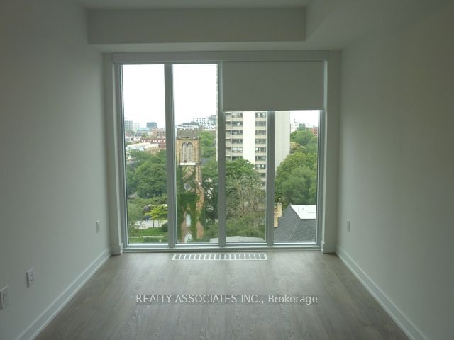 50 Mccaul St, unit 916 for rent