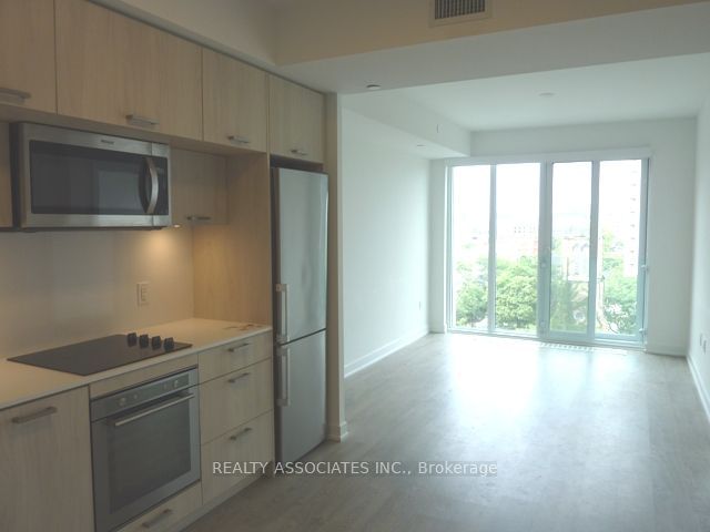 50 Mccaul St, unit 916 for rent