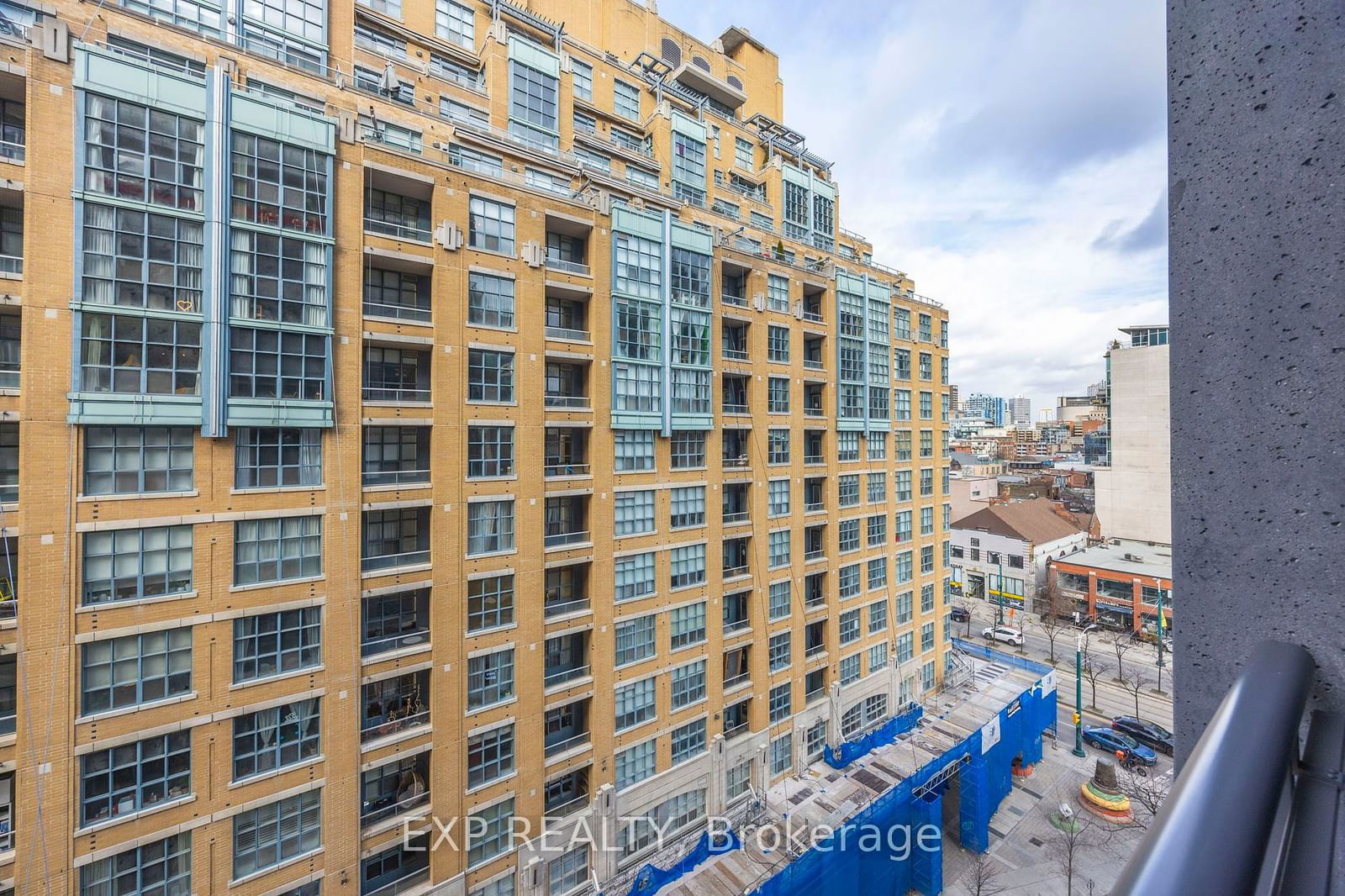 435 Richmond St W, unit 802 for sale