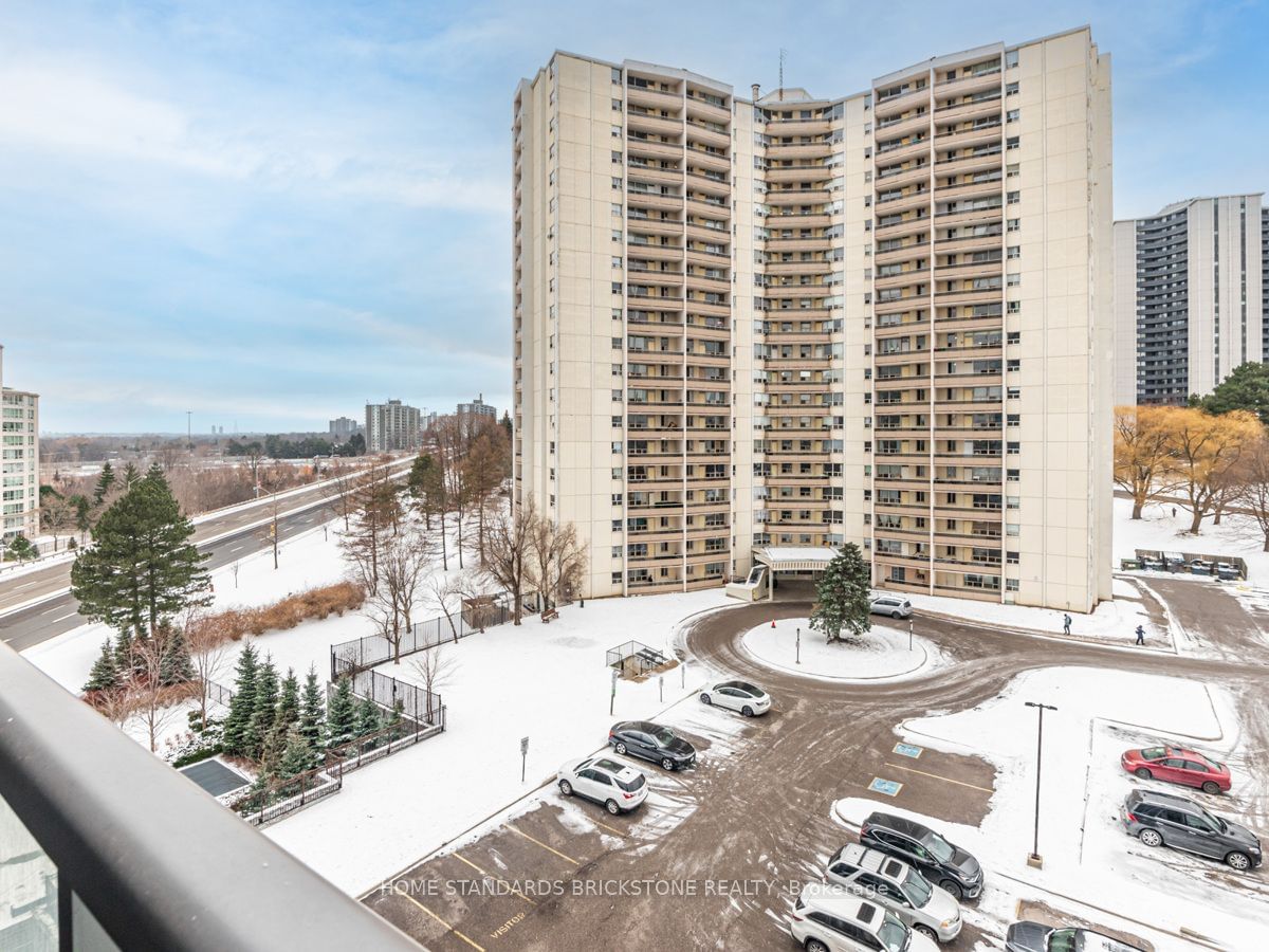 18 Graydon Hall Dr, unit 808 for sale