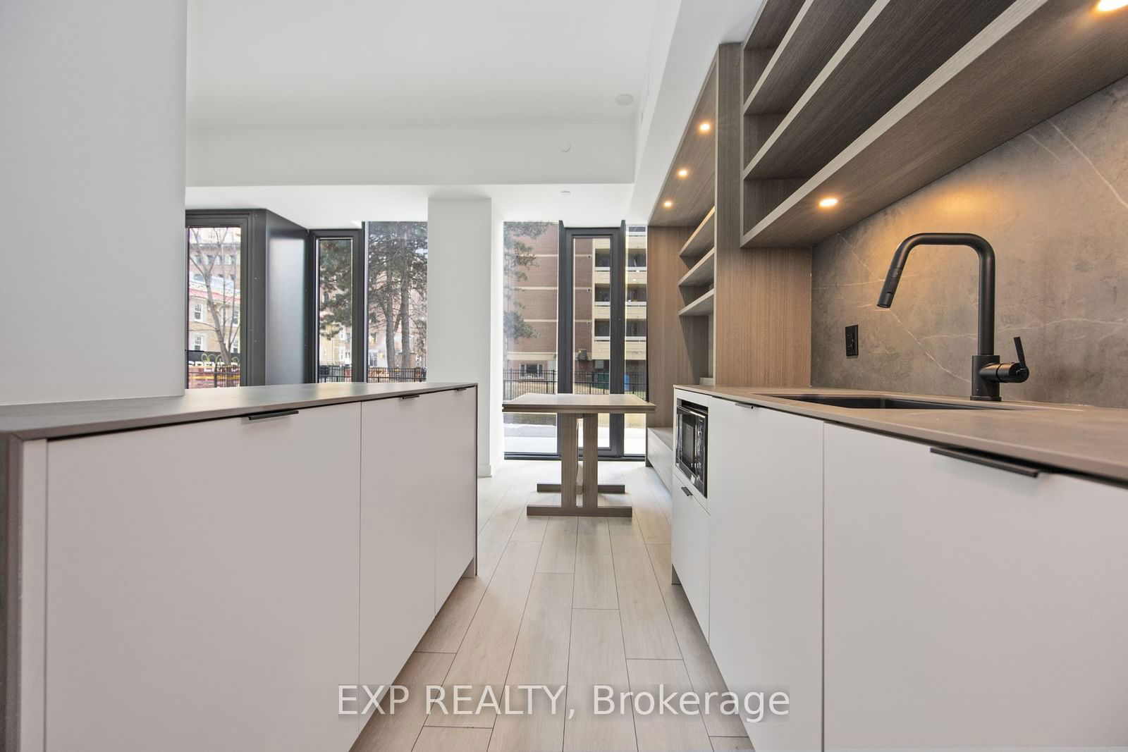 55 Charles St E, unit Th09 for rent