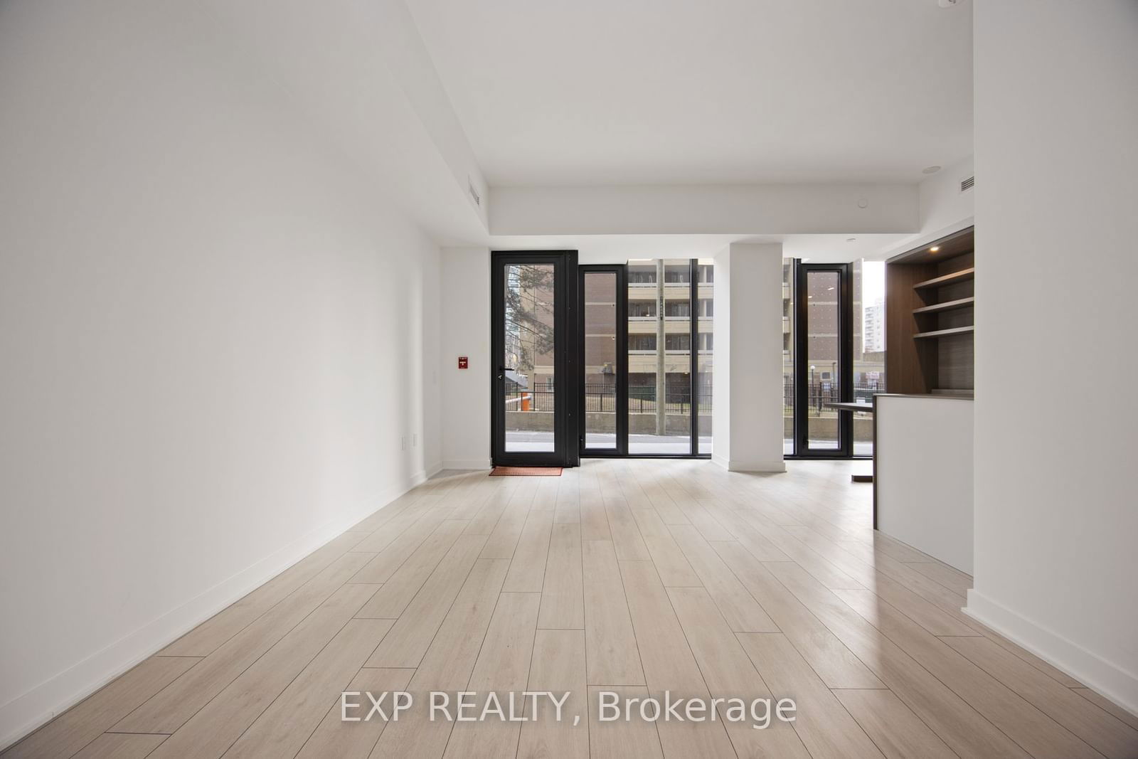 55 Charles St E, unit Th09 for rent