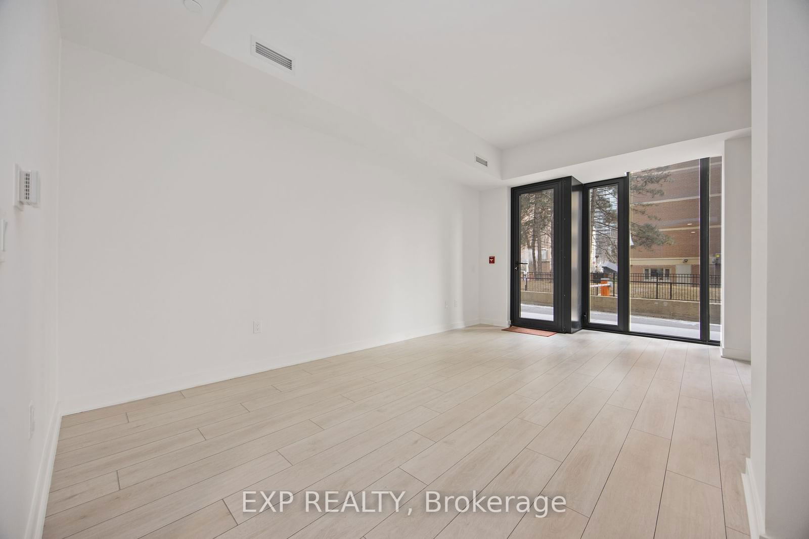 55 Charles St E, unit Th09 for rent