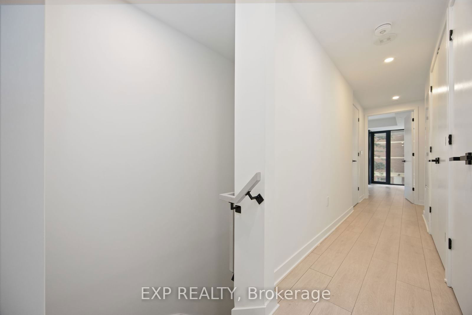 55 Charles St E, unit Th09 for rent