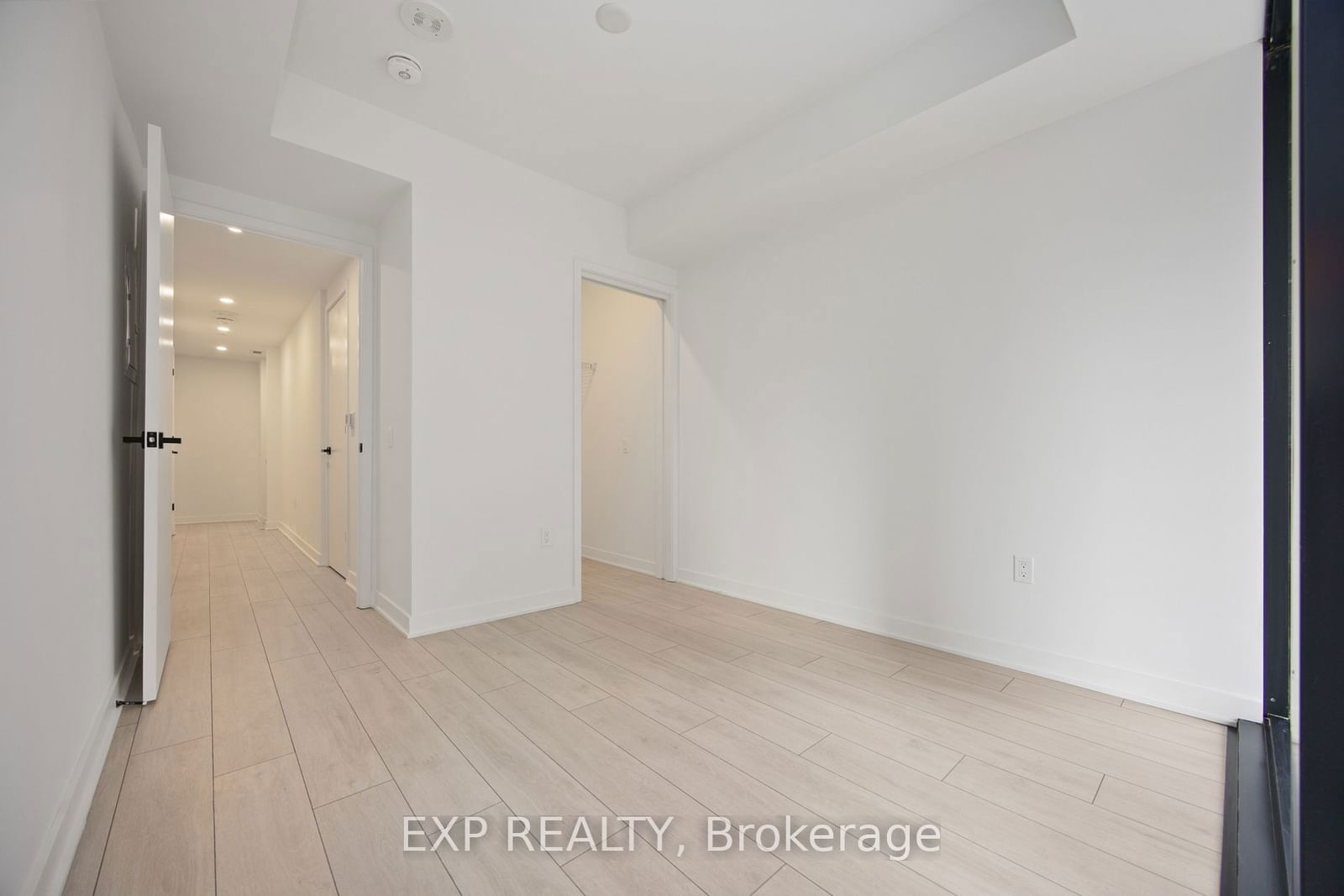 55 Charles St E, unit Th09 for rent