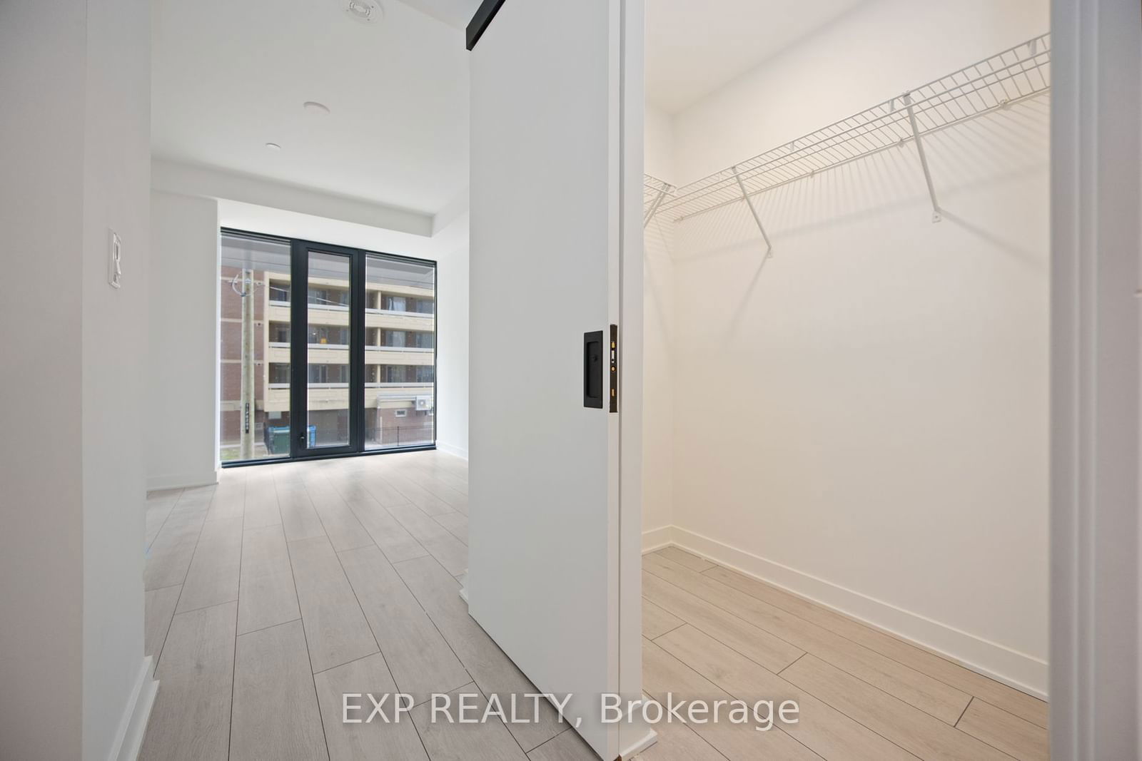 55 Charles St E, unit Th09 for rent