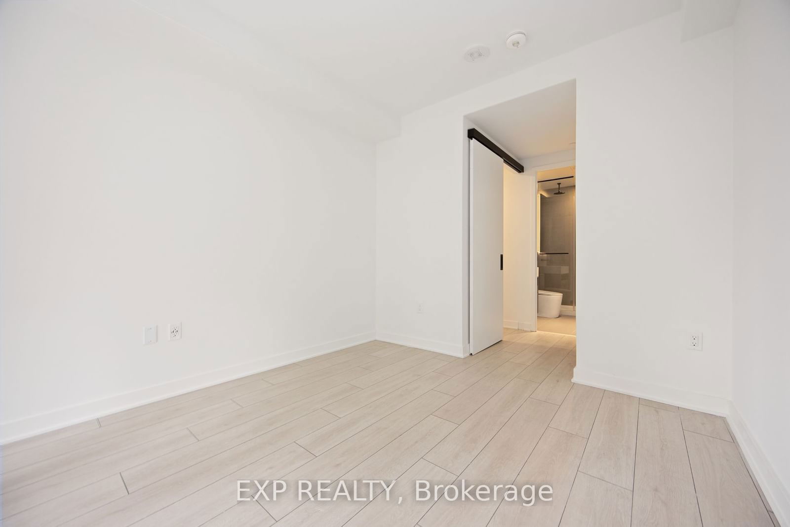 55 Charles St E, unit Th09 for rent