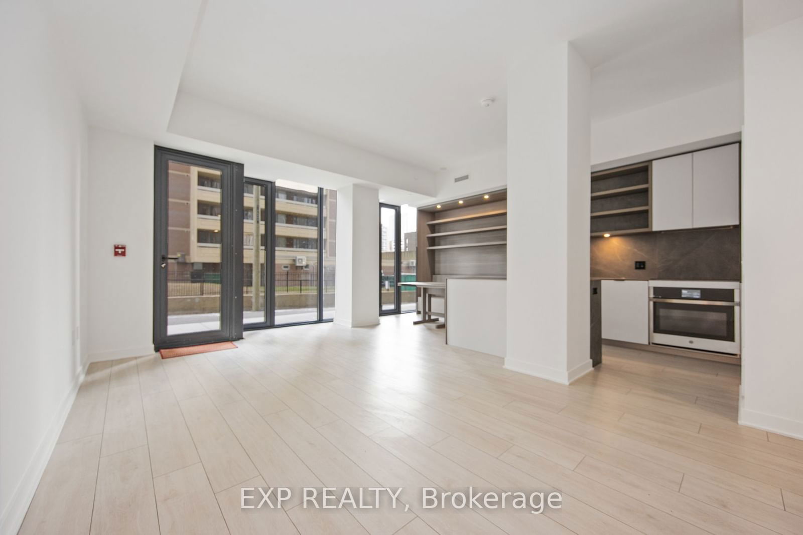 55 Charles St E, unit Th09 for rent