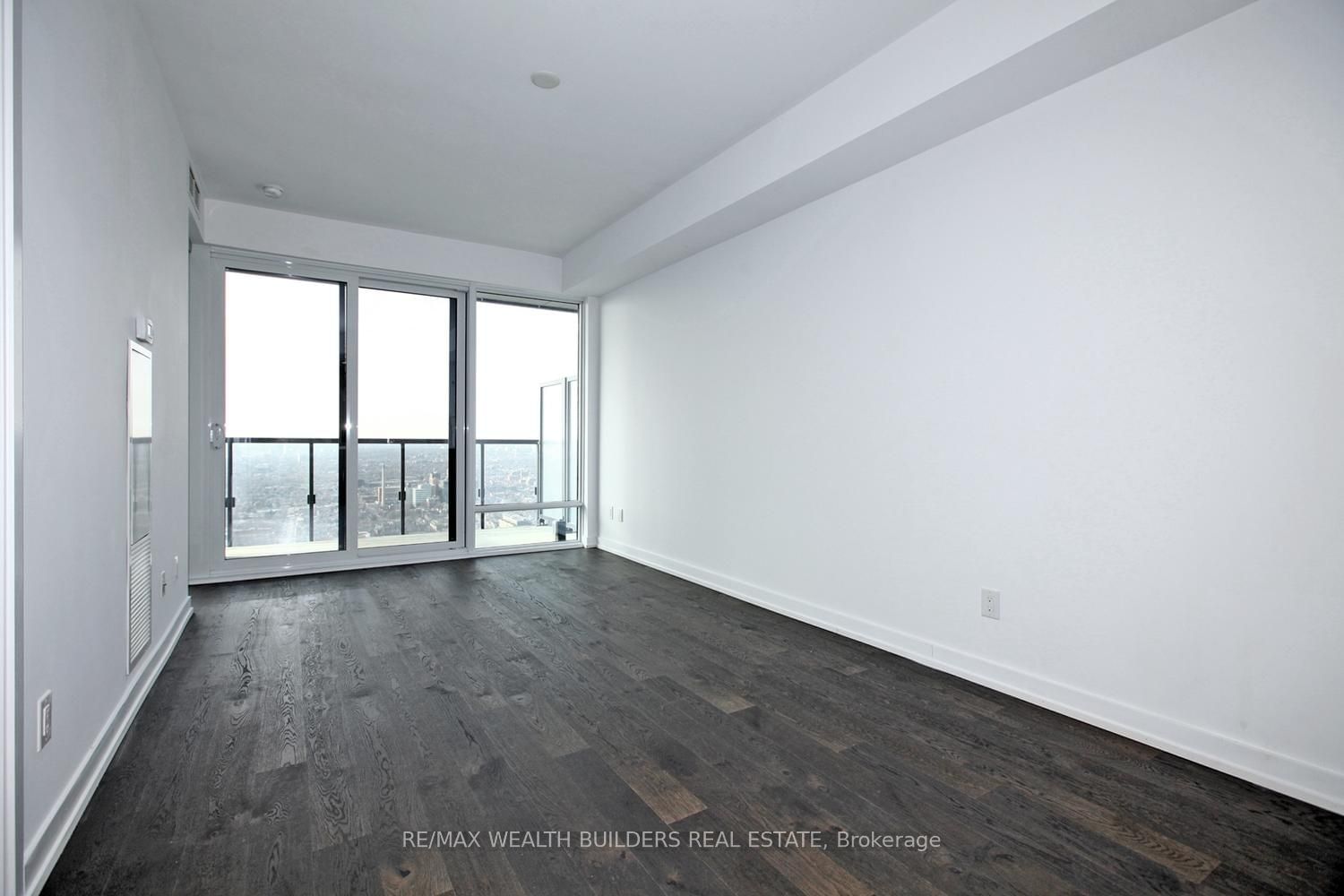 488 University Ave, unit 3811 for rent