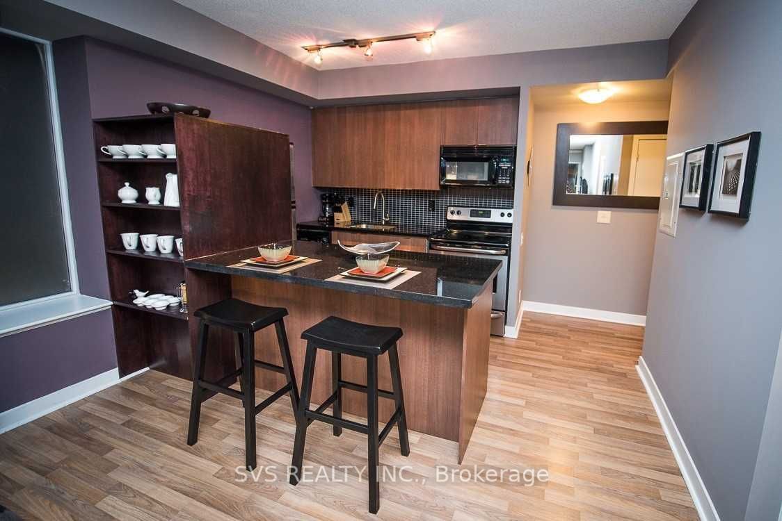 8 Colborne St, unit 1604 for rent