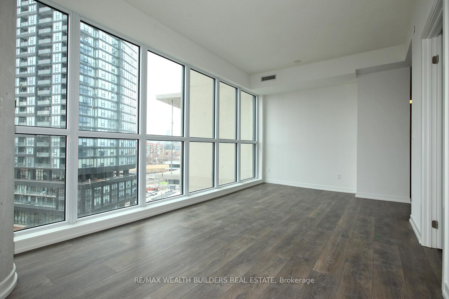 49 East Liberty St, unit 909 for rent