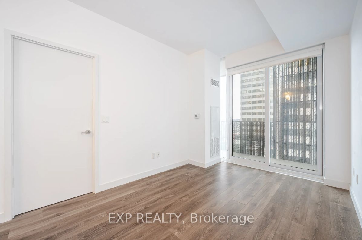 8 Eglinton Ave E, unit 703 for rent