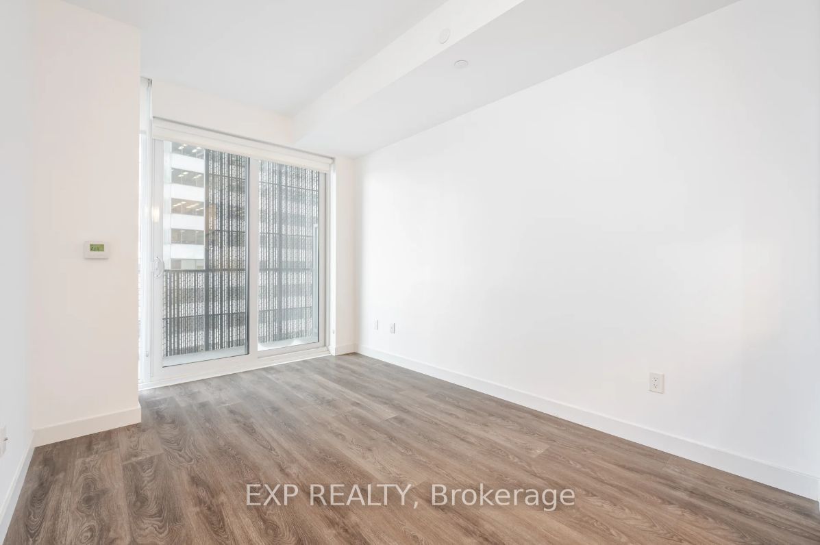 8 Eglinton Ave E, unit 703 for rent