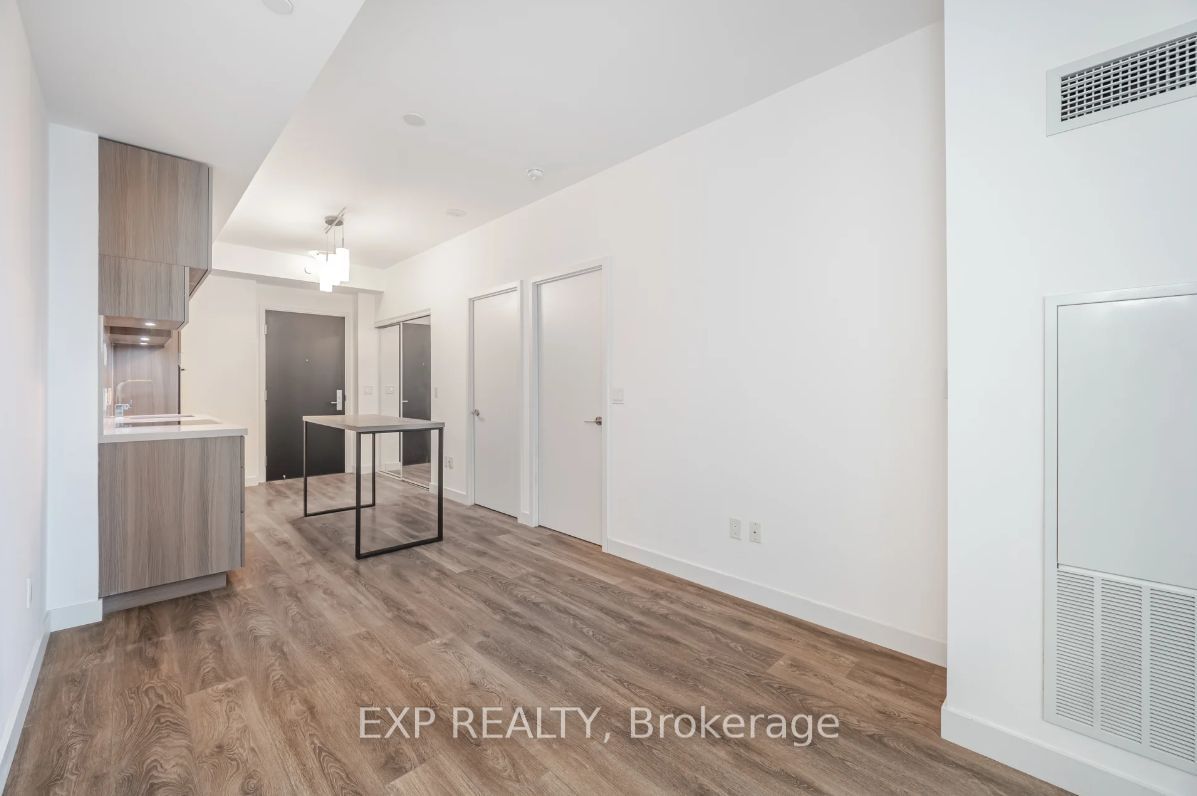 8 Eglinton Ave E, unit 703 for rent