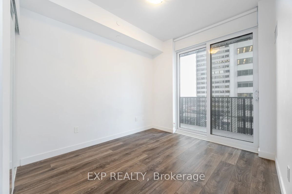 8 Eglinton Ave E, unit 703 for rent