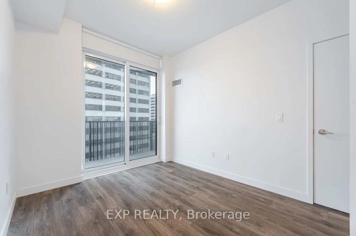 8 Eglinton Ave E, unit 703 for rent