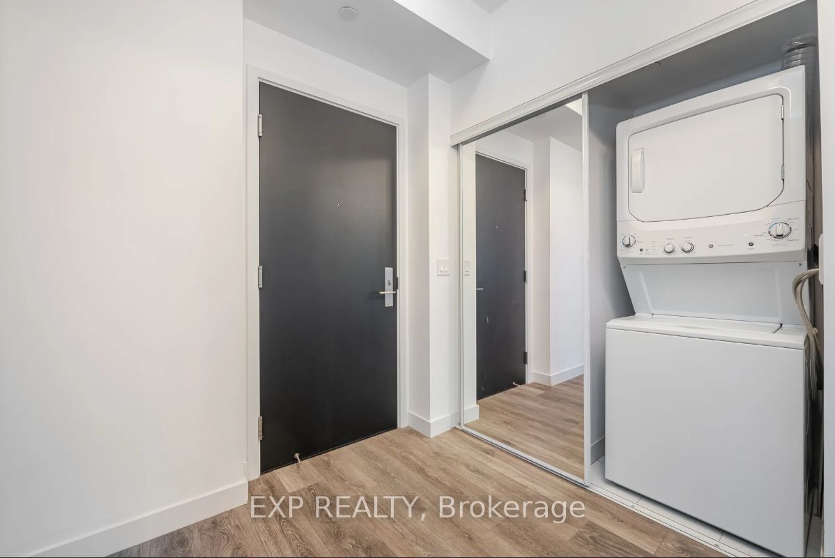 8 Eglinton Ave E, unit 703 for rent