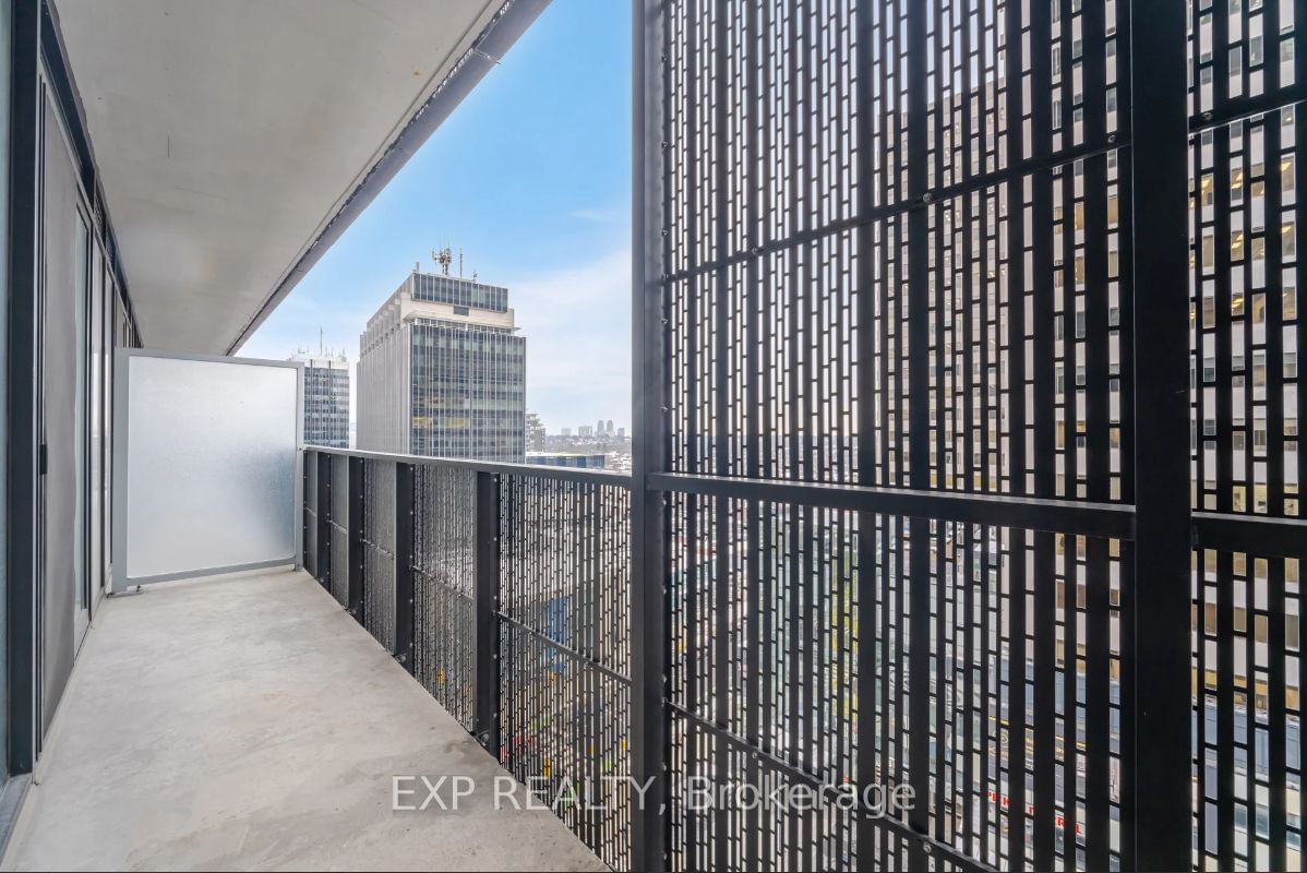 8 Eglinton Ave E, unit 703 for rent