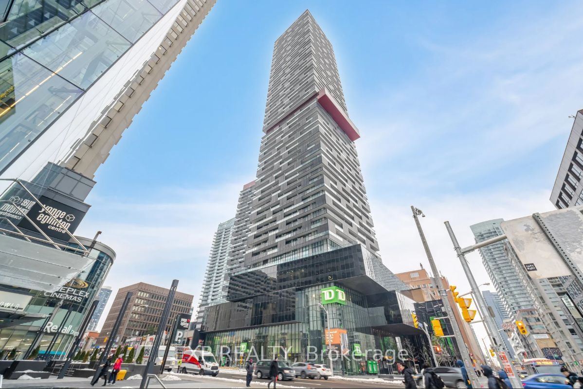 8 Eglinton Ave E, unit 703 for rent