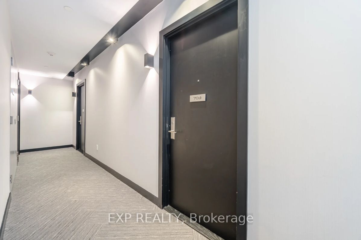 8 Eglinton Ave E, unit 703 for rent